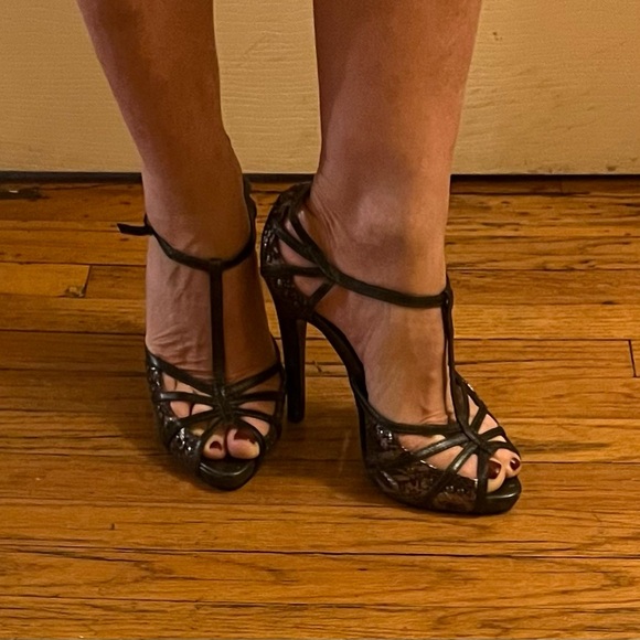 Well-worn Arden B stiletto open to platform ankle strap size 8 - Picture 4 of 5